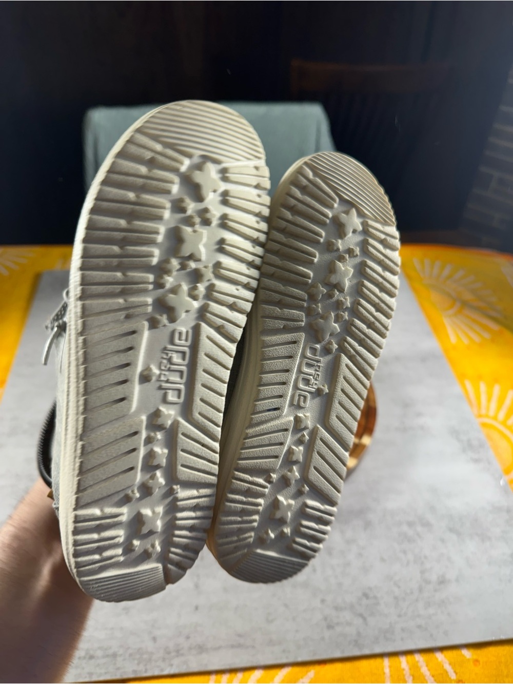 Hey Dude Wally Youth Blend Linen Shoes Stone Gray Casual Slip On Kids Size 4 - Picture 5 of 7